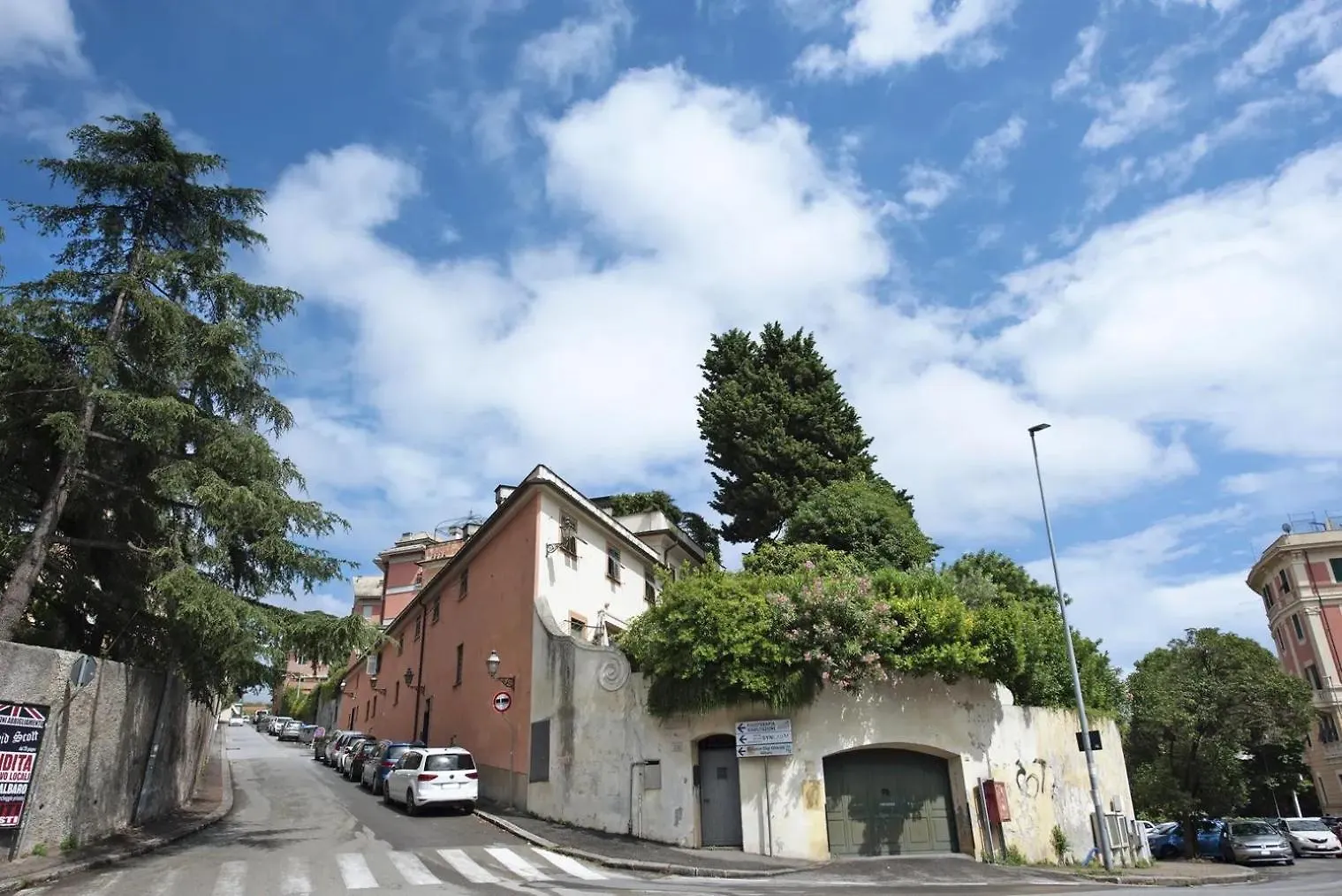Montallegro 32M Free Parking Genova 0*,  Italia